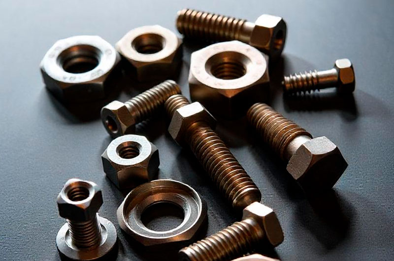 Como realizar a manutenção de parafusos e fixadores para prolongar sua vida útil